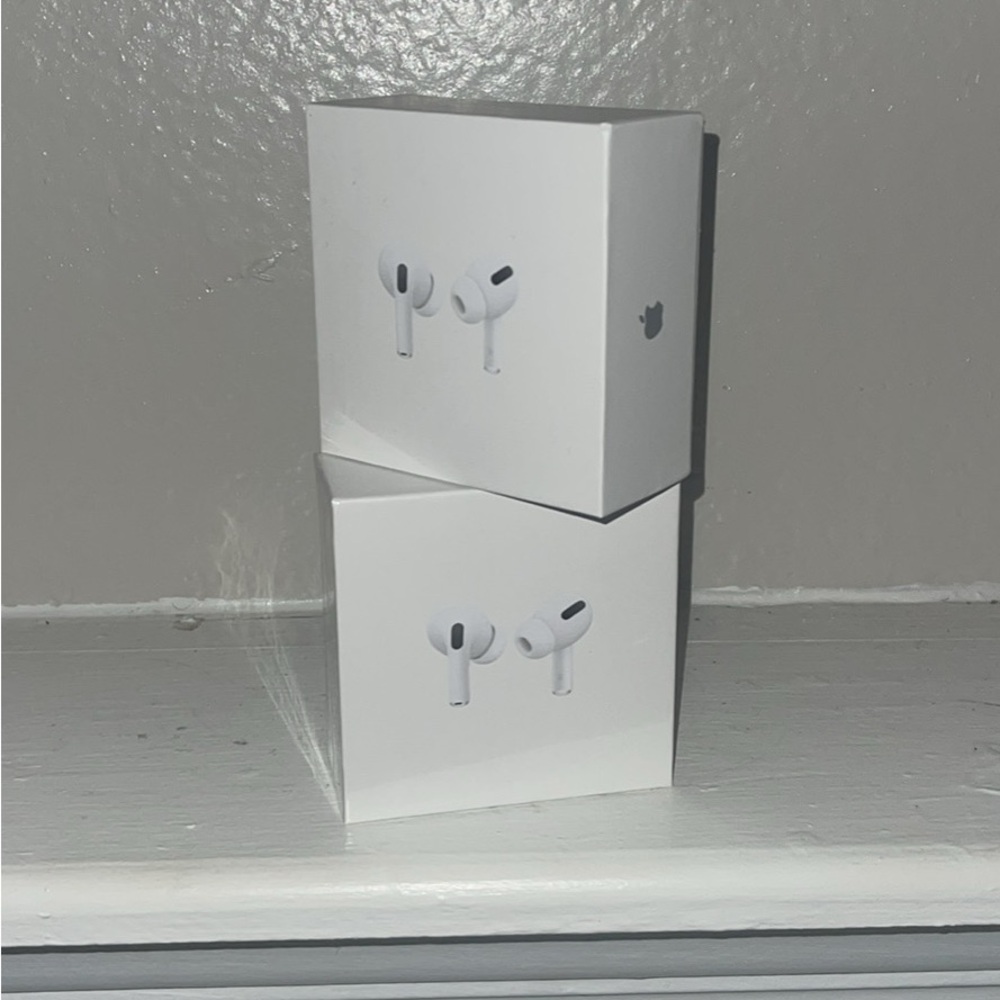 Apple AirPods Pro in White Packaging